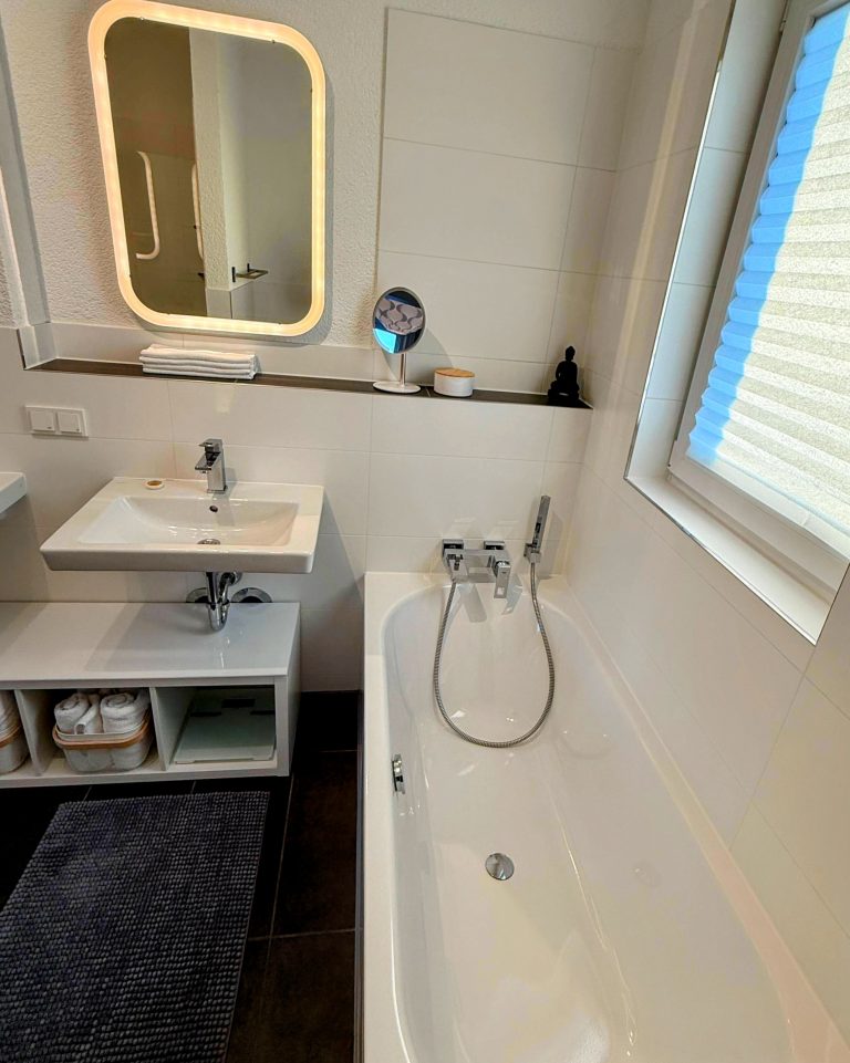 4C7616F6-3C1A-4307-A828-62B9A6974C01