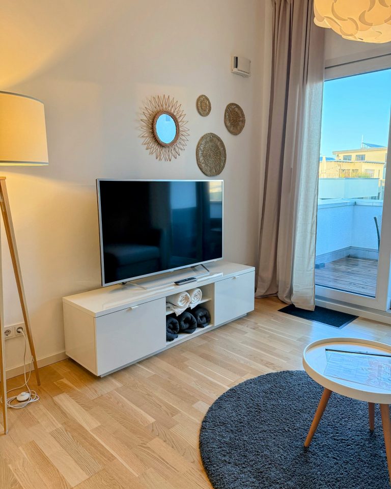 8DBF970D-25AA-4E5C-9B43-D7CAF341846A