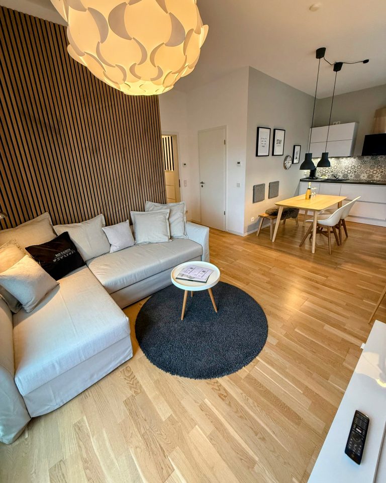 C4DB0ADF-36E1-4D20-8CDF-4E8A545476BA