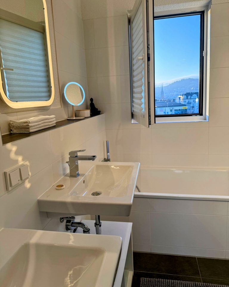 CCD39EA4-C1D4-4358-BEC7-3F8FEB98DDA6